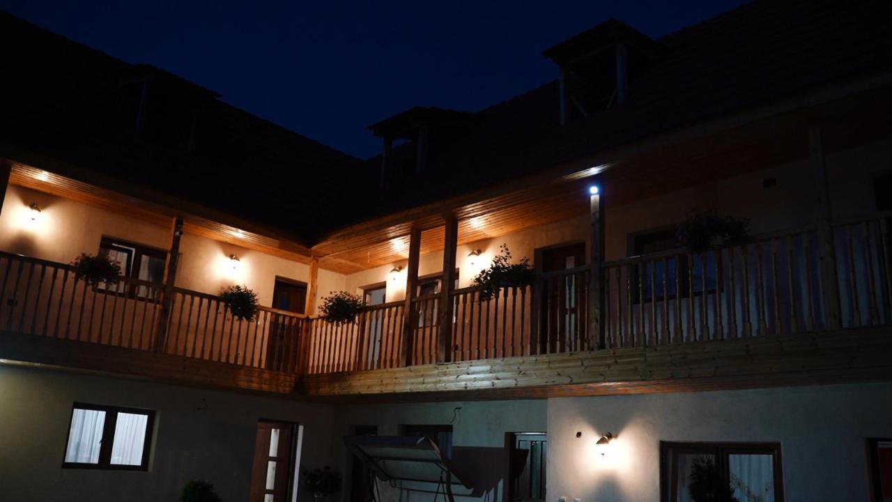 Casa Brutarului Crit Exterior foto