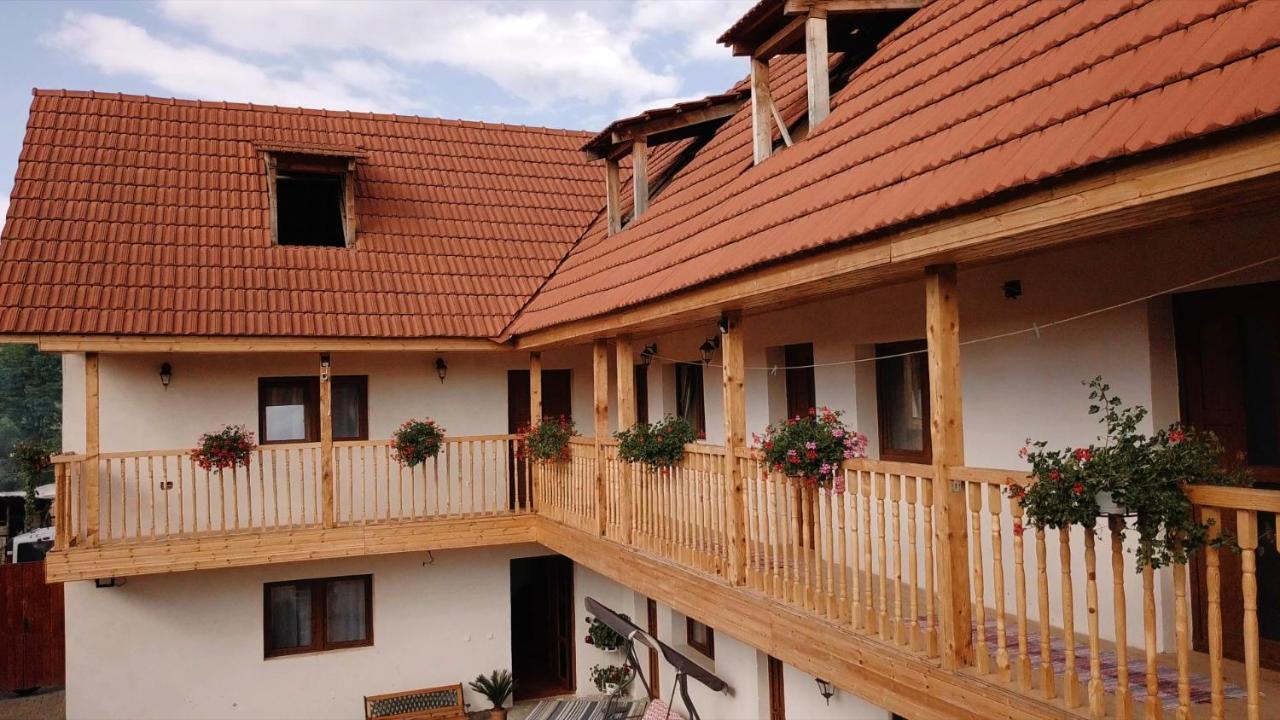 Casa Brutarului Crit Exterior foto